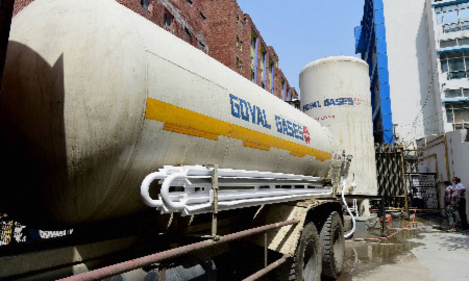 SC asks Centre to keep supplying 700 MT LMO to Delhi till further orders