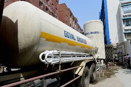 SC asks Centre to keep supplying 700 MT LMO to Delhi till further orders SC asks Centre to keep supplying 700 MT LMO to Delhi till further orders