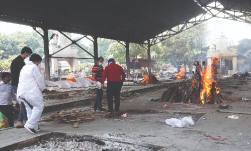 Corona kills record 3,915 people, infects 4.14 lakh in 24 hours Corona kills record 3,915 people, infects 4.14 lakh in 24 hours