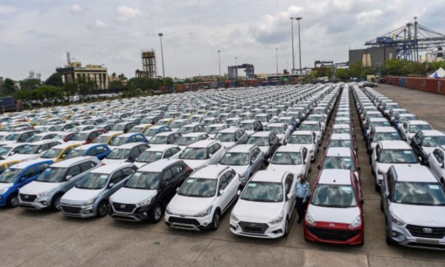 Total vehicle registrations   in India slips 30% in 2020-21