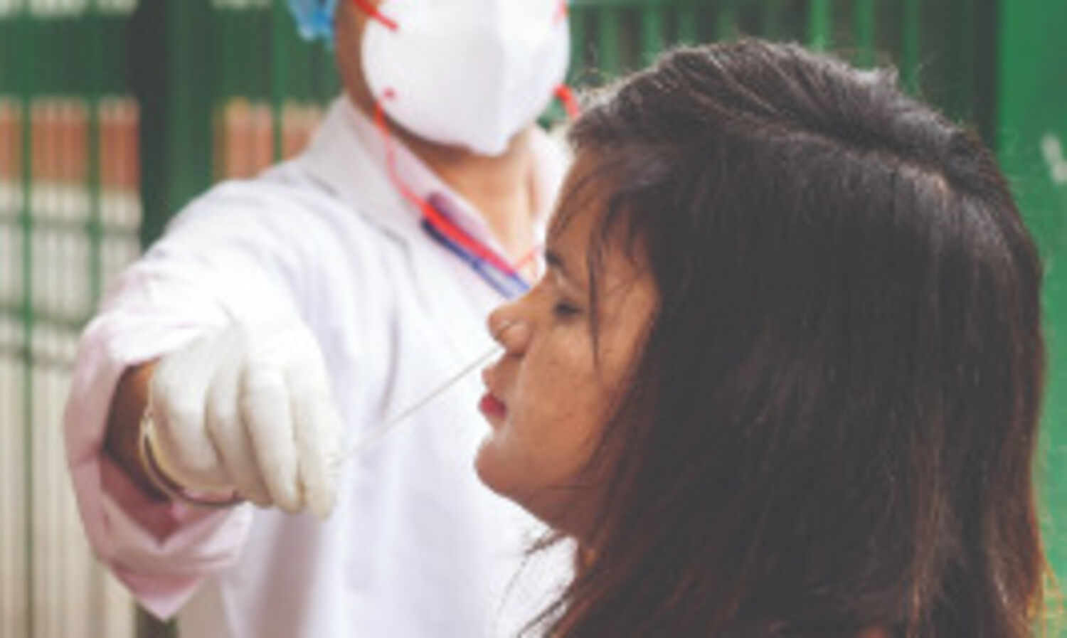 319 deaths; positivity rate falls below 20%