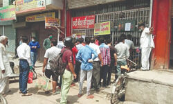 Liquor stores reopen to crowds in Noida