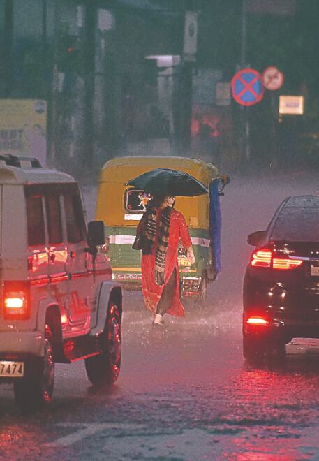 Thunderstorm, heavy rain lash city, other S Bengal districts; 5 dead