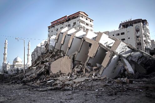 Israel strikes Gaza, Palestinians fire rockets Israel strikes Gaza, Palestinians fire rockets