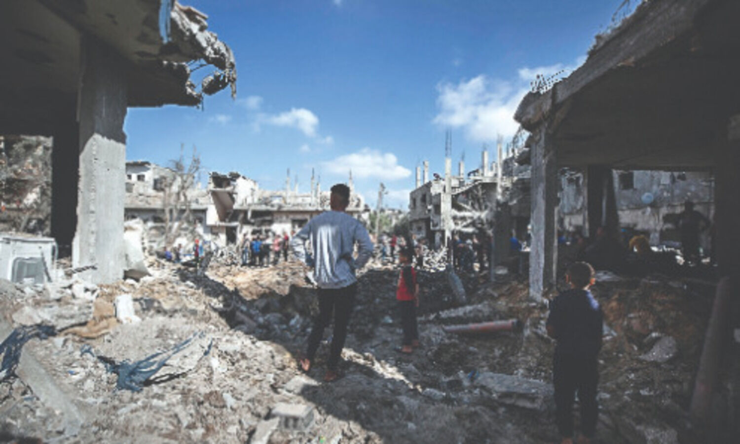 Palestinians flee as Israeli artillery pounds northern Gaza