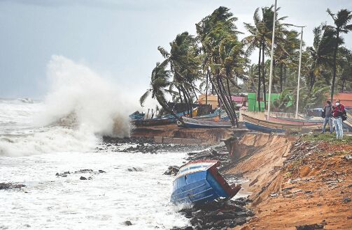 Cyclone Tauktae intensifies, moving towards Guj: IMD Cyclone Tauktae intensifies, moving towards Guj: IMD