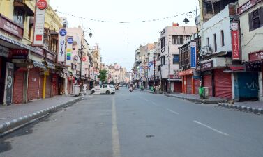 Streets empty, shops closed as 15-day lockdown comes into force in Bengal Streets empty, shops closed as 15-day lockdown comes into force in Bengal