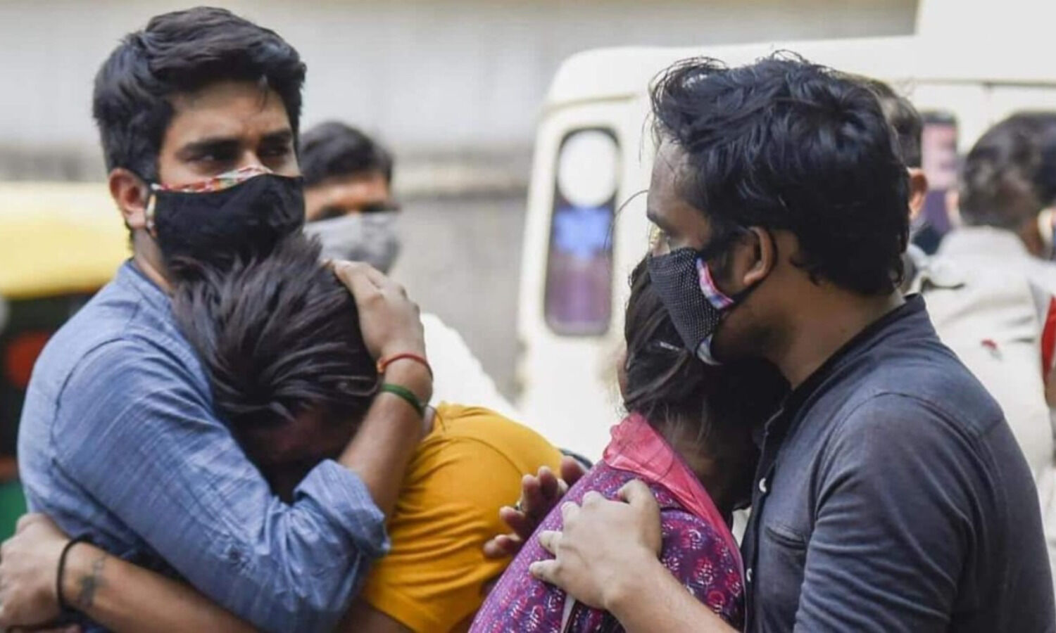 India records 4,329 COVID-19 fatalities in single day