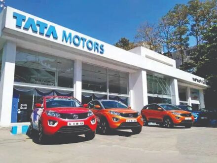 Tata Motors Q4 net loss narrows to Rs 7,585 crore on improves sales Tata Motors Q4 net loss narrows to Rs 7,585 crore on improves sales