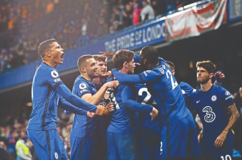 Fans return to Chelsea to see rival Leicester beaten