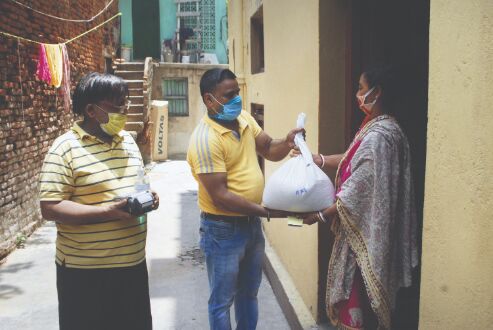 Duare Ration Day 1: Several dealers deliver grains at peoples doorstep Duare Ration Day 1: Several dealers deliver grains at peoples doorstep