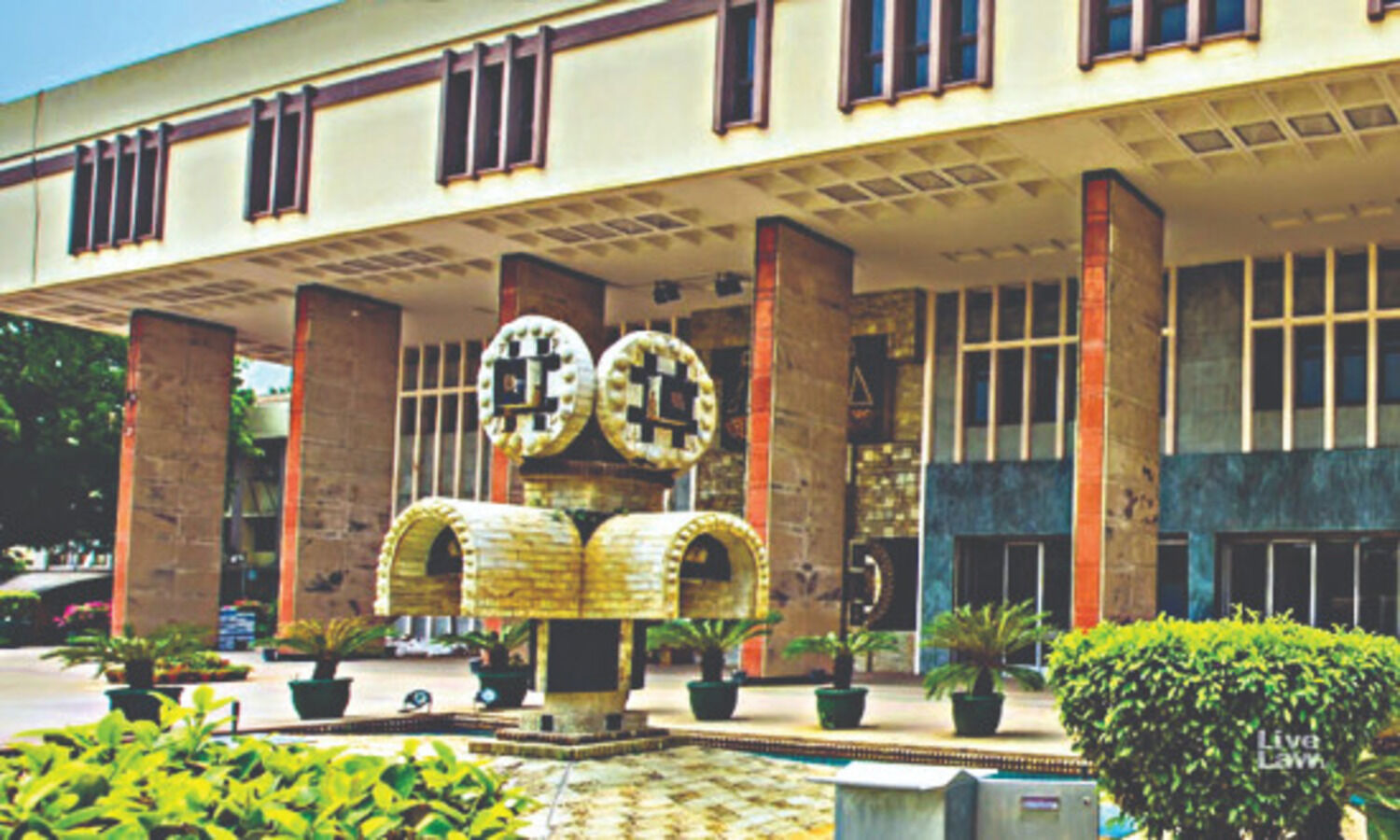 Nothing wrong in Delhi govt order putting all doctors in one category for treating COVID patients, says HC