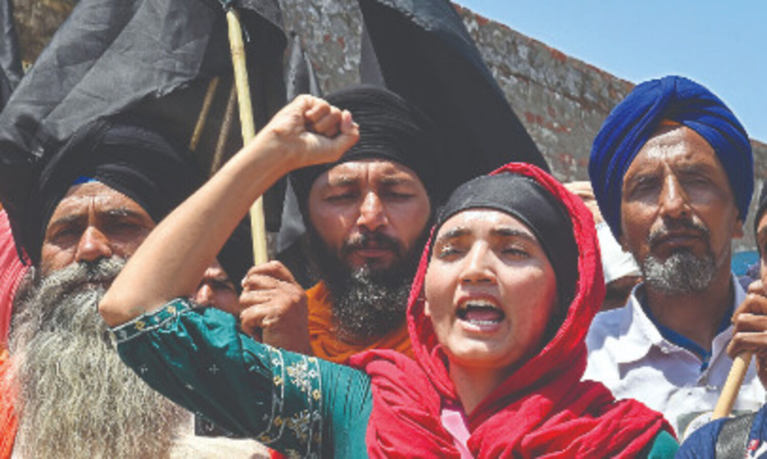 Farmers observe black day to mark 6 months of protests