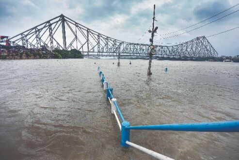 Stay alert as water-level may rise upto 16.19 ft, says Mamata Stay alert as water-level may rise upto 16.19 ft, says Mamata