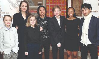 Brad gains joint custody of kids with Angelina