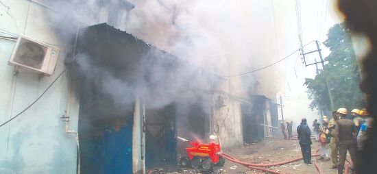 New Barrackpore: Blaze continues to smoulder even after 18 hours New Barrackpore: Blaze continues to smoulder even after 18 hours
