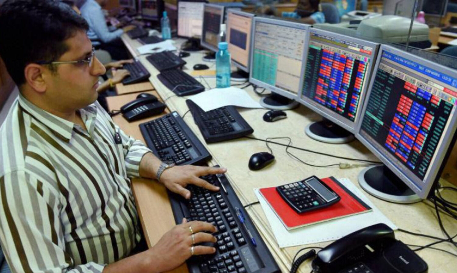 Sensex rallies over 300 pts in early trade; Nifty tops 15,400