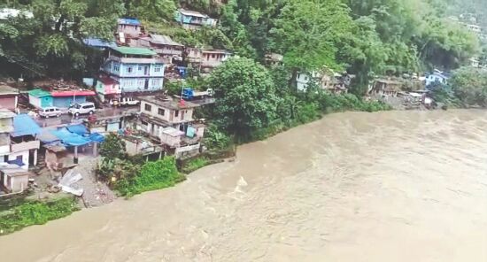 Water level of Teesta rises dangerously, families shifted Water level of Teesta rises dangerously, families shifted