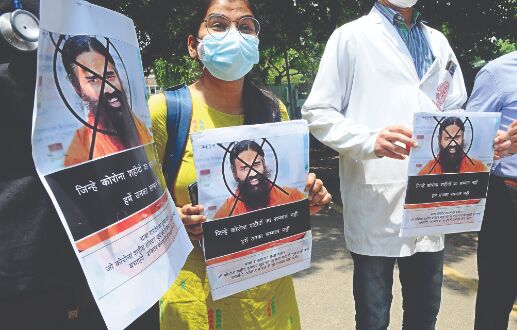 Docs protest at hosps, observe Black Day Docs protest at hosps, observe Black Day