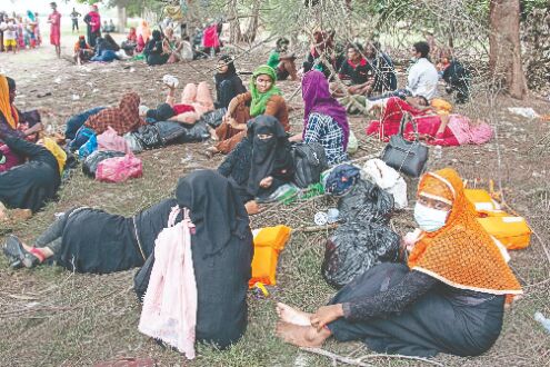 Indonesia island: Boat carrying 81 Rohingya found stranded Indonesia island: Boat carrying 81 Rohingya found stranded