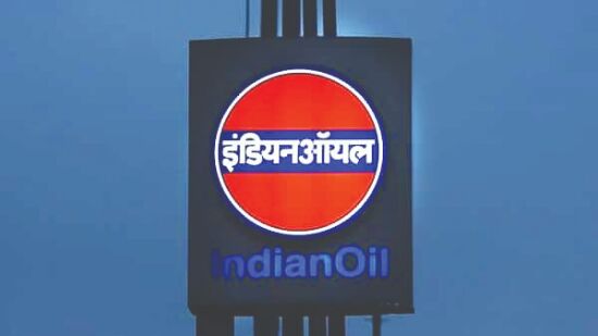 Indian Oil signs up to invest `24,000 crore in Gujarat refinery expansion, petchem project Indian Oil signs up to invest `24,000 crore in Gujarat refinery expansion, petchem project