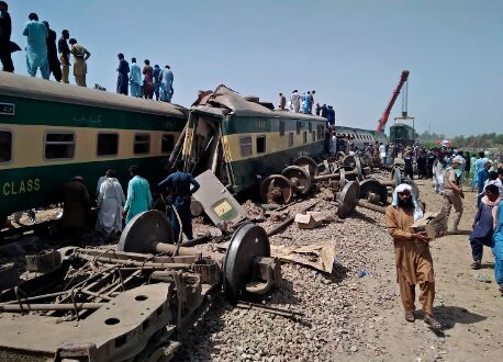 51 killed as express train smashes intro derailed coaches of passenger train in Pakistans Sindh 51 killed as express train smashes intro derailed coaches of passenger train in Pakistans Sindh