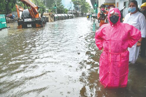 Heavy rains, water-logging mark arrival of monsoon in Mumbai Heavy rains, water-logging mark arrival of monsoon in Mumbai