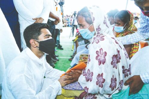 Will stand by families of lightning strike victims, says Abhishek Will stand by families of lightning strike victims, says Abhishek