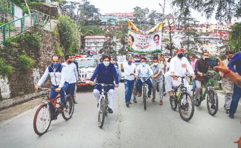Fuel price hike: Cong protests in many parts of country