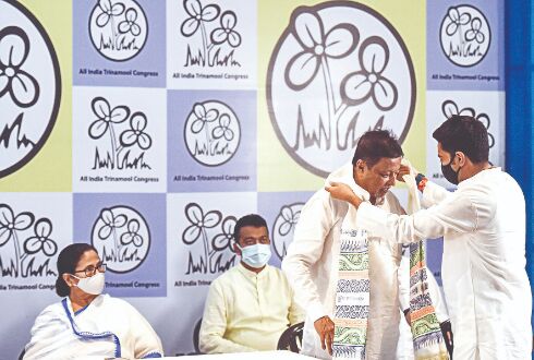 Mukul Roy returns to TMC, Mamata says more will join