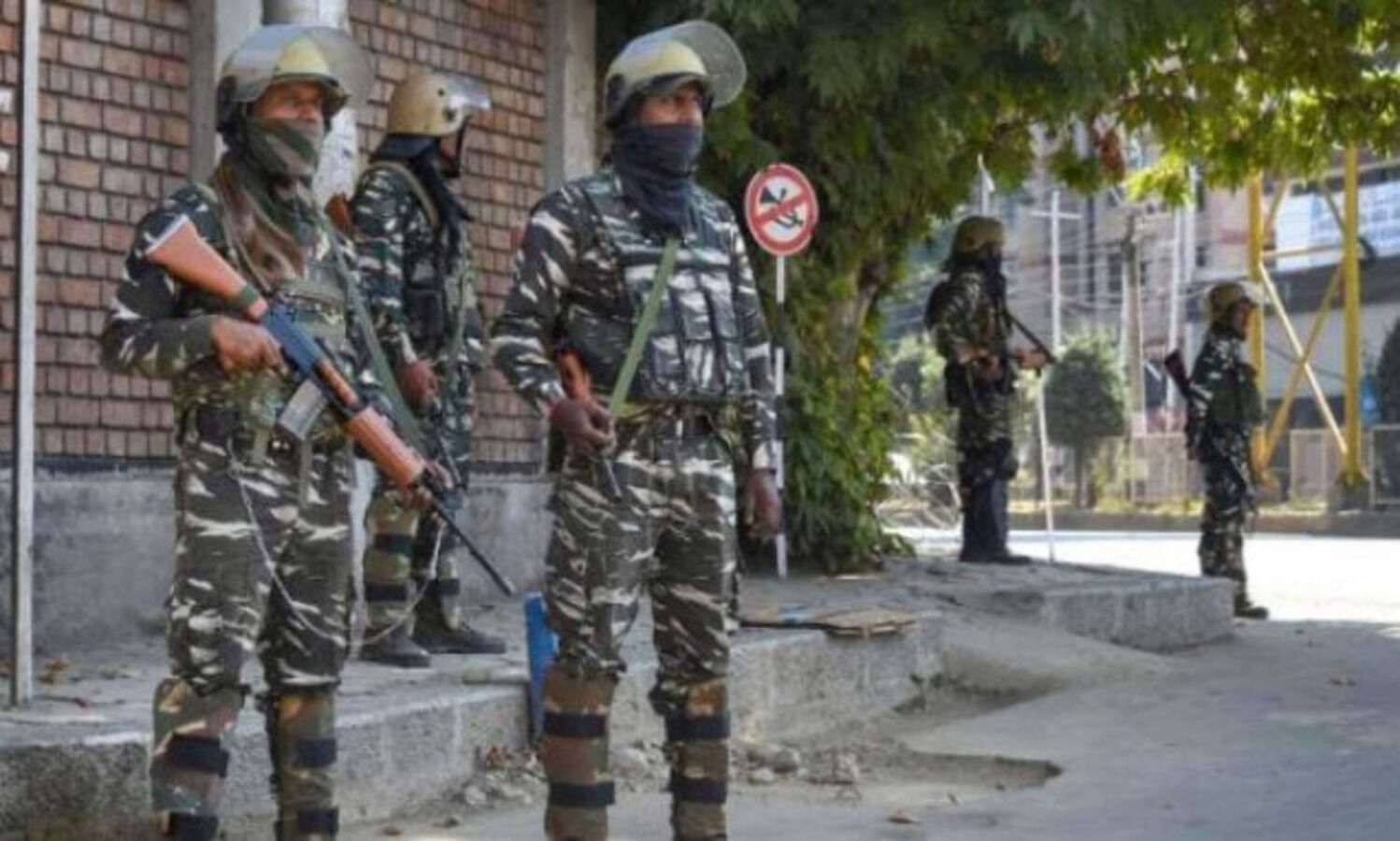 Two cops, as many civilians killed as militants open fire in Sopore town in J-K