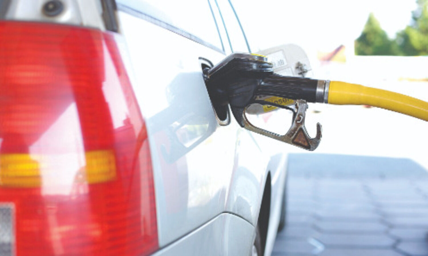 Diesel breaches Rs 100 mark; petrol an all-time high of Rs 96.12/l in Delhi