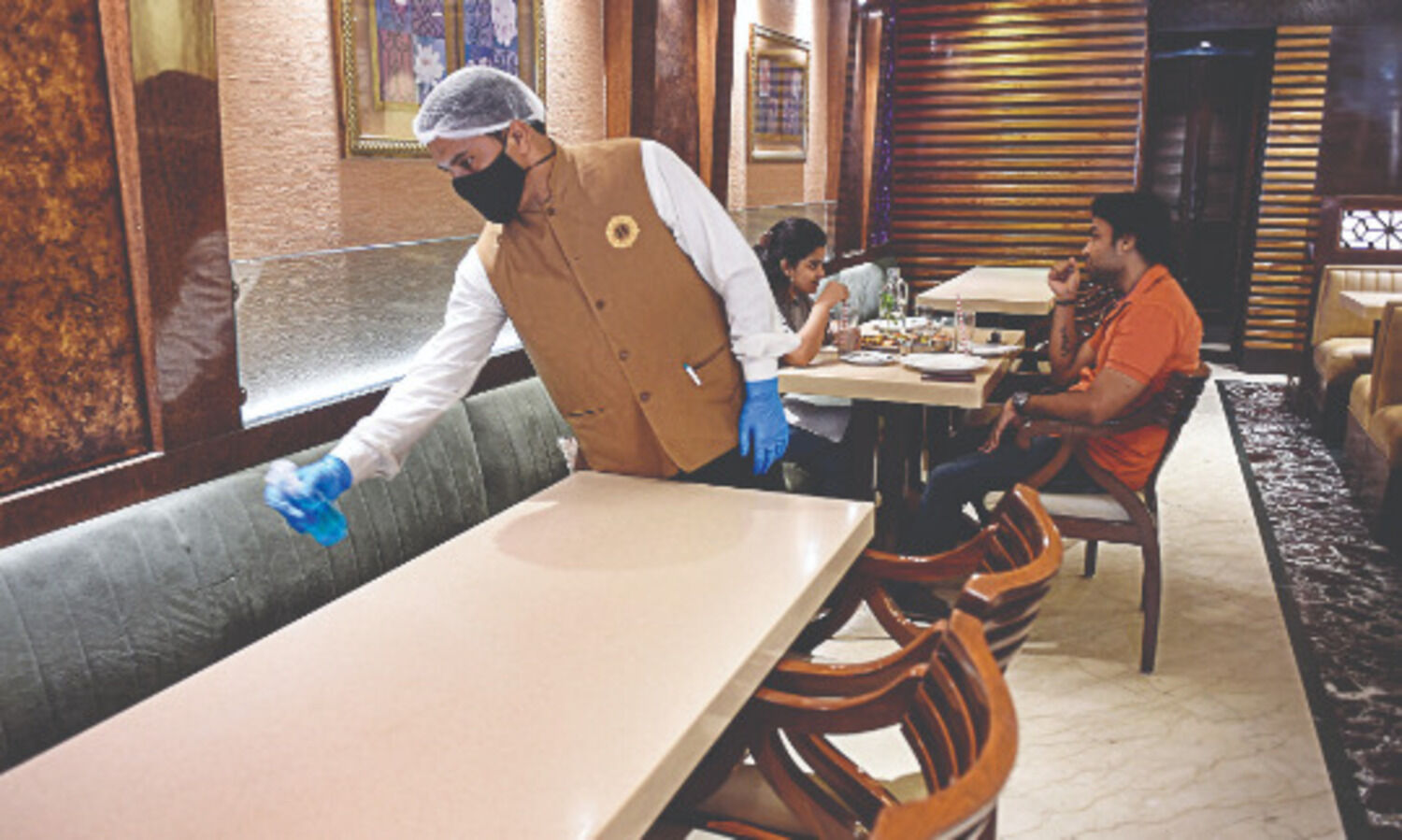 Restros roll out red carpet,  customers remain cautious