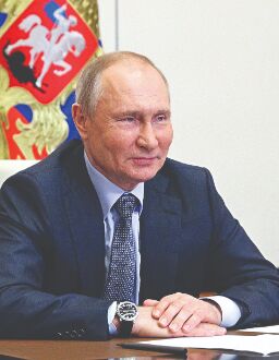 Putin calls accusation of cyberattacks against US farcical