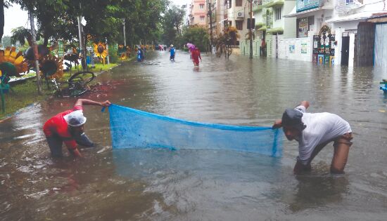 Major thoroughfares choked as city clocks at least 200 mm of torrential downpour Major thoroughfares choked as city clocks at least 200 mm of torrential downpour