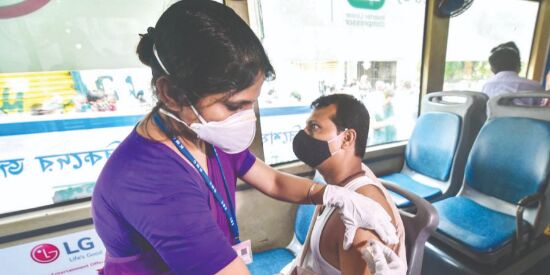 Bengal crosses 3L-mark of daily vaccination Bengal crosses 3L-mark of daily vaccination