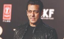 Mumbai Court restrains KRK from commenting on Salman