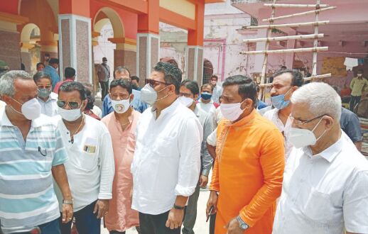 Indranil Sen visits Mahesh to take stock of repair work Indranil Sen visits Mahesh to take stock of repair work
