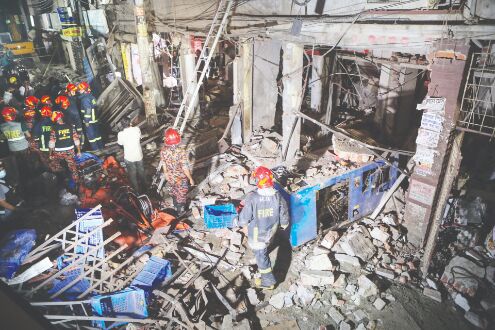 Powerful explosion in Dhaka kills seven, injures hundreds Powerful explosion in Dhaka kills seven, injures hundreds