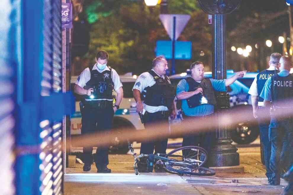 1 dead, 13 wounded in 2 shootings in Chicago 1 dead, 13 wounded in 2 shootings in Chicago