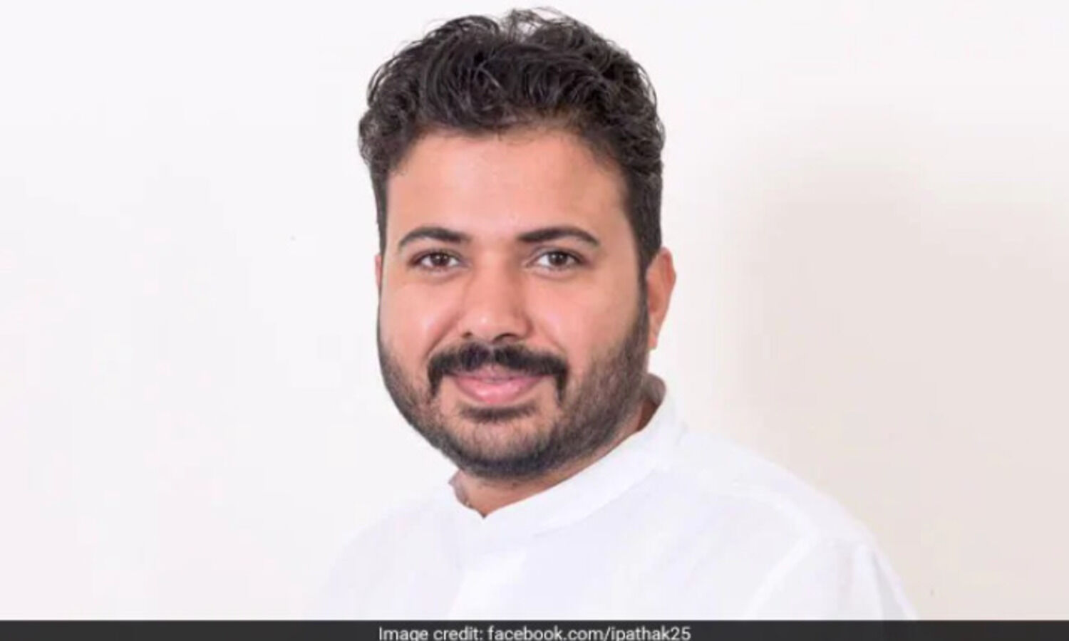 BJPs internal survey shows it will barely win 50 seats in Delhis civic body polls: AAP