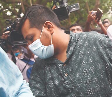 Vaccination scam: Accuseds cousin, another staff held Vaccination scam: Accuseds cousin, another staff held