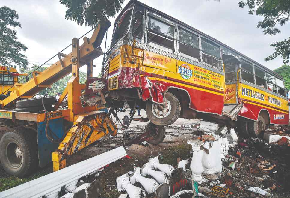 Cop dead, at least 15 hurt after bus hits Fort William wall Cop dead, at least 15 hurt after bus hits Fort William wall