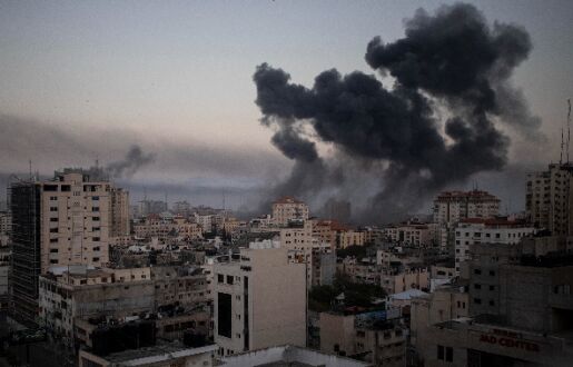 Israel strikes Gaza after Hamas launches incendiary balloons Israel strikes Gaza after Hamas launches incendiary balloons