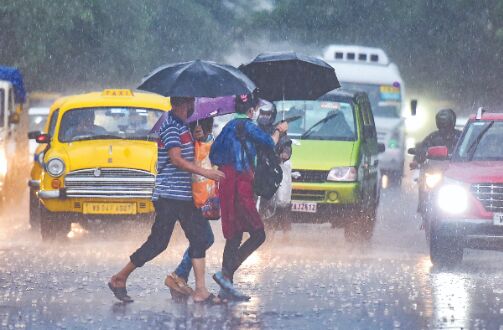 Heavy rainfall in N Bengal dists in next 48 hrs: MeT Heavy rainfall in N Bengal dists in next 48 hrs: MeT
