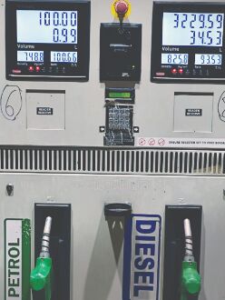 Petrol price touches Rs 100 mark in Nadia, Murshidabad districts Petrol price touches Rs 100 mark in Nadia, Murshidabad districts