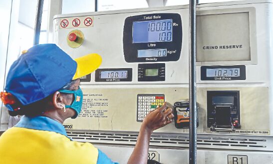 Petrol crosses Rs 100 in Chennai; at Rs 99 in Delhi, Kolkata Petrol crosses Rs 100 in Chennai; at Rs 99 in Delhi, Kolkata
