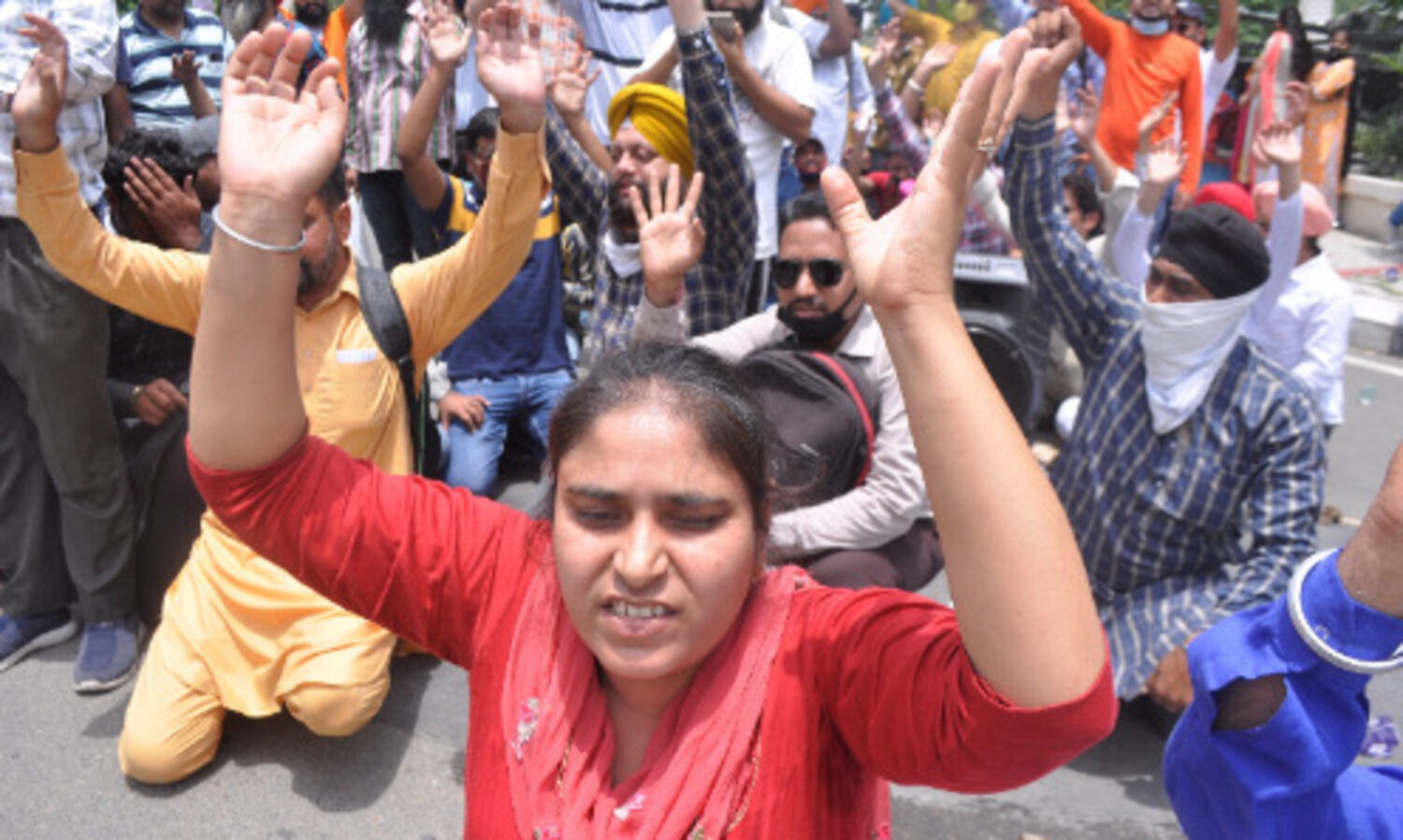 Police use water cannon to disperse AAP workers trying to gherao Punjab CMs residence