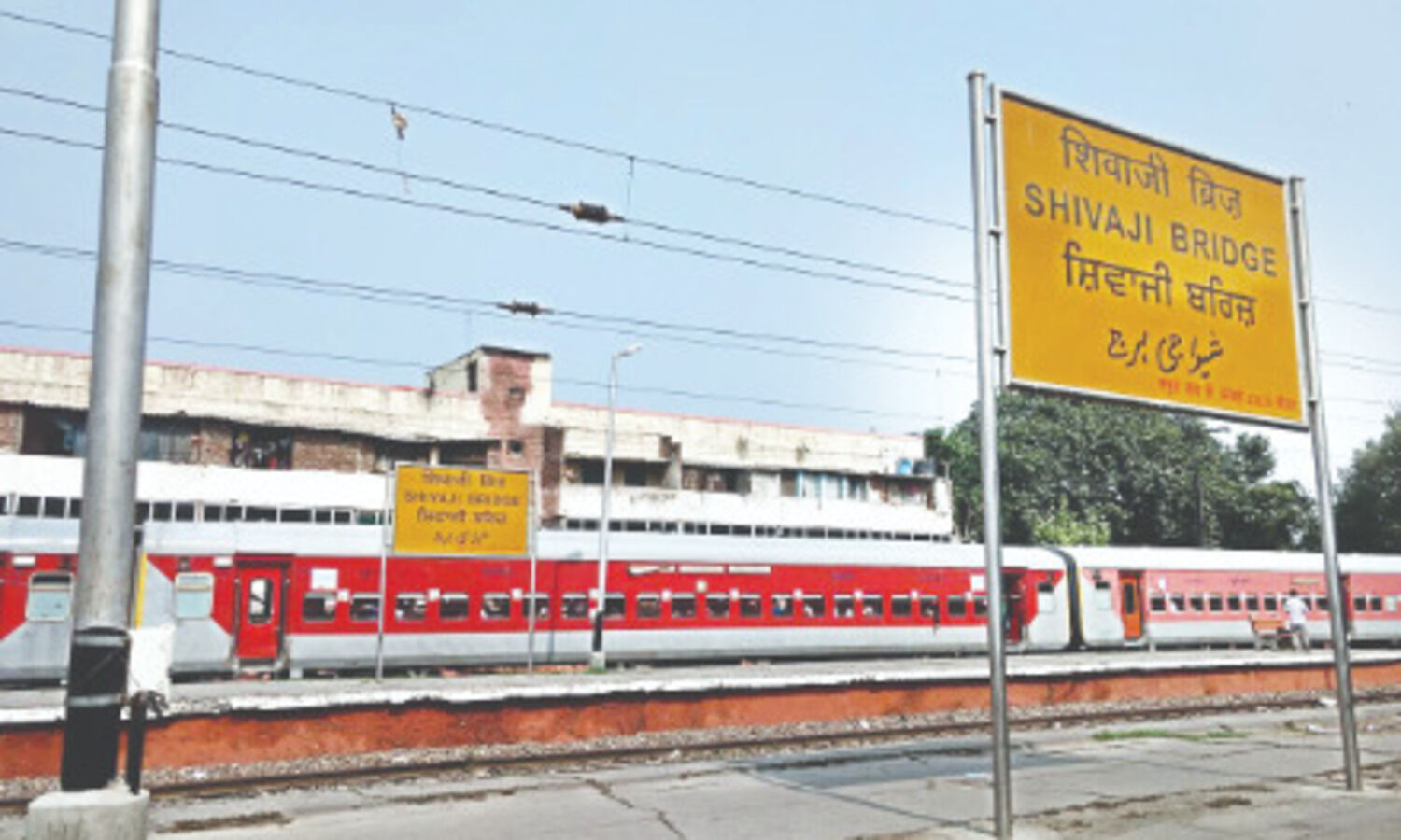 Cop helps distraught labourer  get bag of cash back from stn