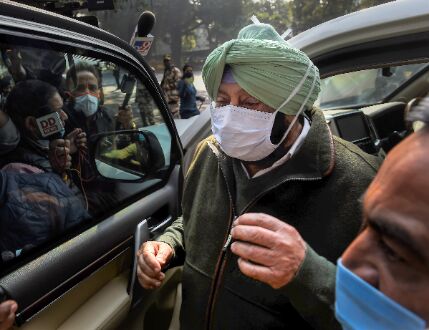 Amarinder meets Sonia amid infighting in Punjab Congress